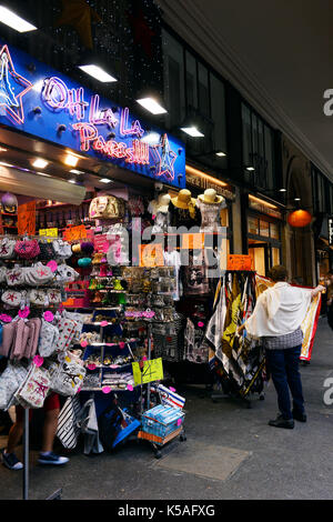 Souvenirs Shop, rue de Rivoli, Paris, Frankreich Stockfoto