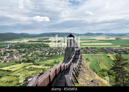 Wachturm auf der Burg von Boldogko in Boldogkovaralja, Ungarn Stockfoto