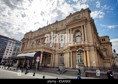 BUENOS AIRES, ARGENTINIEN - September 2017 - Blick auf den Hintereingang des Teatro Colón in Buenos Aires, Argentinien Stockfoto