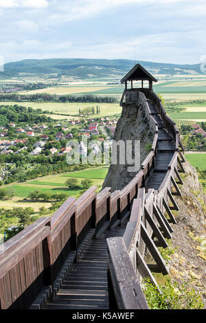 Wachtturm auf Schloss Boldogko in Boldogkovaralja, Ungarn Stockfoto