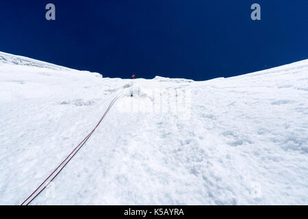 Bergsteigen auf den artesonraju, Santa Cruz Tal, Cordillera Blanca, Peru Stockfoto