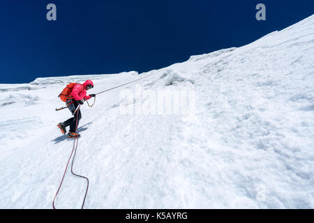 Bergsteigen auf den artesonraju, Santa Cruz Tal, Cordillera Blanca, Peru Stockfoto