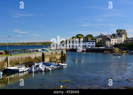 Bunte Boote in Connemara Hafen in Connemara, County Galway, Republik von Irland Stockfoto