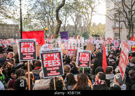 Masse studentische Proteste und Unruhen in London gegen die Erhöhung der Studiengebühren. Stockfoto