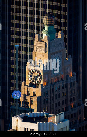 Paramount Building und der Times Square New Year's Eve Ball. Manhattan, New York City Stockfoto