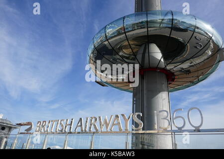 British Airways i360. Sich bewegende vertikale Aussichtsturm, der einen atemberaubenden Blick von Brighton. Stockfoto