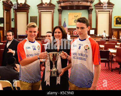 Manhattan, USA. 07 Sep, 2017. Die New York Feile Team der GAA, Rory Dolan's O'Neill, als Abteilung eine Feile Peile nOG oder Gaelic Football, Meister zurück. Für das erste Mal eine amerikanische Mannschaft gegen seine irischen Rivalen vorherrschenden. Der New York City Rat erteilt eine Proklamation Vollendung des Teams zu ehren. Credit: Andy Katz/Pacific Press/Alamy leben Nachrichten Stockfoto