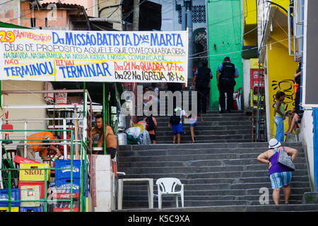 Street Scene am Morro Dona Marta einer der vielen Favelas in Rio de Janeiro, Brasilien Stockfoto