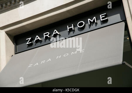 Ein logo Zeichen außerhalb von Zara Home Store in Barcelona, Spanien am 30. August 2017. Stockfoto