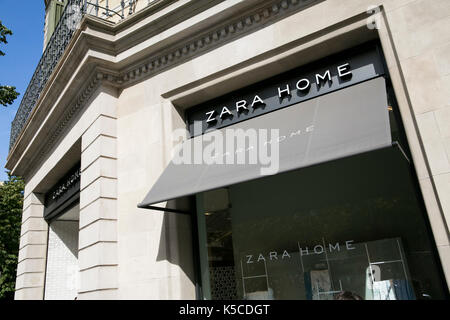 Ein logo Zeichen außerhalb von Zara Home Store in Barcelona, Spanien am 30. August 2017. Stockfoto