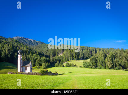 Kirche St. Johann, St. Magdalena, Val Di Funes, Dolomiten, Italien Stockfoto