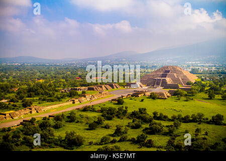Allee der Toten und der Pyramide des Mondes, Teotihuacan, Mexiko Stockfoto