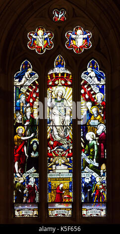 Kathedrale Glasmalerei Kirchenfenster mit religiösen Szenen Stockfoto