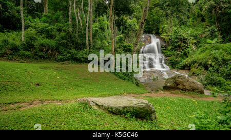 Monthathan Wasserfall, Doi Suthep-Pui Nationalpark, Chiang Mai, Thailand Stockfoto