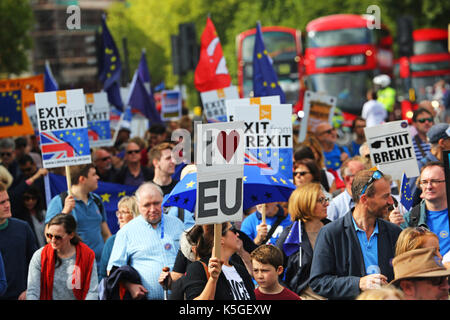 London, Großbritannien. 9 Sep, 2017. Demonstranten am Anti-Brexit März für Europa, London fordern eine Überprüfung der britischen Position auf Brexit Credit: Paul Brown/Alamy leben Nachrichten Stockfoto