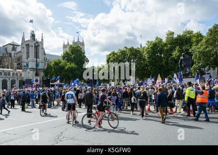 London, Großbritannien. 09 Sep, 2017. Ausfahrt aus Brexit Demonstration in Parliament Square, Westminster. Demonstranten fordern, dass Großbritannien bleibt in der Europäischen Union. Credit: Benjamin John/Alamy leben Nachrichten Stockfoto