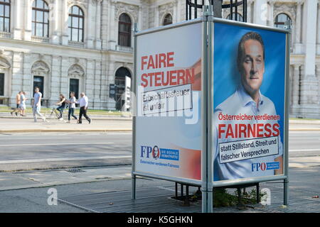 Wien, Österreich. 09. September 2017. Wahl Plakate zu den Nationalratswahlen am 15. Oktober auf den Straßen von Wien. Im Bild Plakat werbung die FPÖ (Freiheitliche Partei Österreichs). Quelle: Franz Perc/Alamy leben Nachrichten Stockfoto