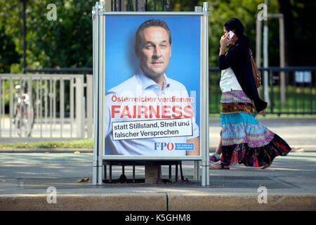 Wien, Österreich. 09. September 2017. Wahl Plakate zu den Nationalratswahlen am 15. Oktober auf den Straßen von Wien. Im Bild Plakat werbung die FPÖ (Freiheitliche Partei Österreichs). Quelle: Franz Perc/Alamy leben Nachrichten Stockfoto