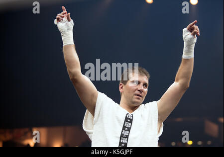 Berlin, Deutschland. 9 Sep, 2017. Jan Balog (Tschechische Republik) betritt den Ring vor der World Boxing Super Serie light Mitte Gewicht Kampf an der Max-Schmeling-Halle in Berlin, Deutschland, 9. September 2017. Foto: Soeren Stache/dpa/Alamy leben Nachrichten Stockfoto