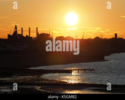 Sheerness, Kent. 9 Sep, 2017. UK Wetter: Ein herrlicher Sonnenuntergang. Credit: James Bell/Alamy leben Nachrichten Stockfoto