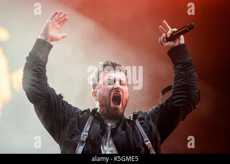 Hoppegarten, Deutschland. 9 Sep, 2017. Rapper Marteria führt auf dem Lollapalooza Festival in Hoppegarten, Deutschland, 9. September 2017. Das Musikfestival wird über zwei Tagen am 9. und 10. September statt. Foto: Gregor Fischer/dpa/Alamy leben Nachrichten Stockfoto