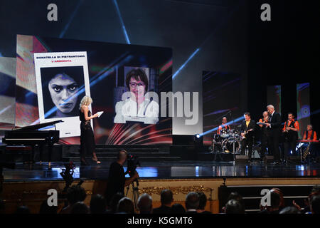 Venedig, 09/09/2017 - Campiello 2017 Award-Abend im Teatro La Fenice - 55th Edition - Digitale Präsentation Präsentation von Donatella durch Pietrantonio Stockfoto