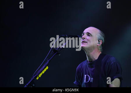 London, Großbritannien. September 2017. Fran Healy von Travis tritt live im Headline Slot auf der Main Stage beim OnBlackheath Festival 2017 in Blackheath, London, auf. Fototermin: Samstag, 9. September 2017. Das Foto sollte lauten: Roger Garfield/Alamy Live News Stockfoto