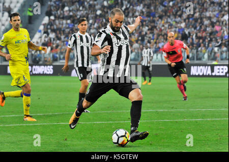 Turin, Italien. 9. September 2017. Gonzalo Higuain (Juventus FC) während dem Spiel in der Serie A TIM zwischen Juventus Turin und AC Chievo Verona bei Allianz Stadion. Das endgültige Ergebnis der Match ist 3-0. Quelle: Fabio Udine/Alamy leben Nachrichten Stockfoto