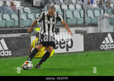 Turin, Italien. 9. September 2017. Gonzalo Higuain (Juventus FC) während dem Spiel in der Serie A TIM zwischen Juventus Turin und AC Chievo Verona bei Allianz Stadion. Das endgültige Ergebnis der Match ist 3-0. Quelle: Fabio Udine/Alamy leben Nachrichten Stockfoto