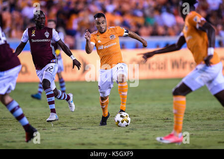 Houston, TX, USA. 9 Sep, 2017. Houston Dynamo Mittelfeldspieler Alex (14) senkt die Tonhöhe mit dem Ball während eines Major League Soccer Spiel zwischen dem Houston Dynamo und die Colorado Rapids bei BBVA Compass Stadion in Houston, TX. Chris Brown/CSM/Alamy leben Nachrichten Stockfoto