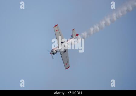 Yakovlevs Kunstflugstaffel spannend die Massen an der Bournemouth Air Festival 2017 Stockfoto