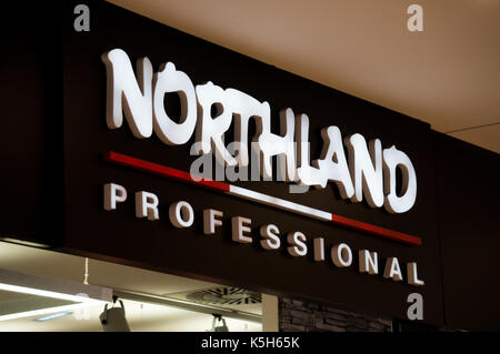 Graz, Österreich - 8. September 2017: Northland store Logo über dem Eingang am Einkaufszentrum Seiersberg Stockfoto