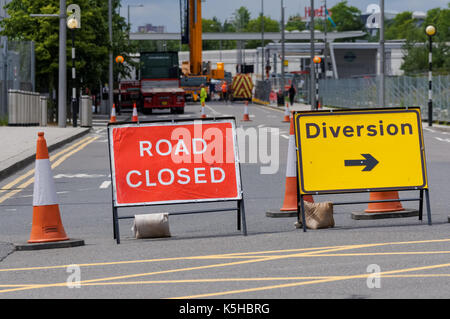 Die Straße ist wegen Bauarbeiten in London, England, Großbritannien, gesperrt Stockfoto