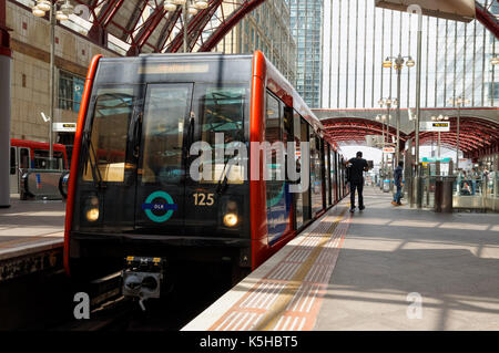 DLR (Docklands Light Railway) Station Canary Wharf, London England Vereinigtes Königreich UK Stockfoto