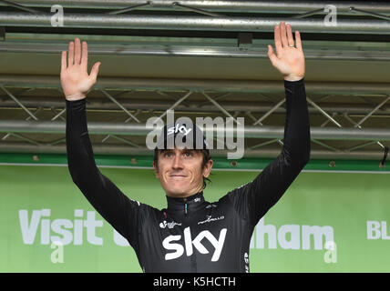 Das Team Sky Geraint Thomas auf dem Podium während der ersten Stufe sieben Der OVO Energy Tour von Großbritannien von Hemel Hempstead nach Cheltenham. Stockfoto