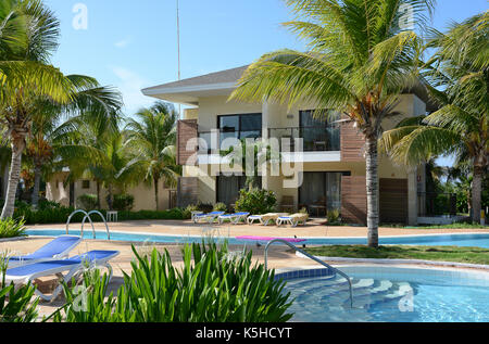 CAYO SANTA MARIA, Kuba - Juli 24, 2016: Hotel Melia Buenavista Pool. Das Hotel befindet sich in einem Biosphärenreservat mit unberührten Buchten und drei gesetzt Stockfoto