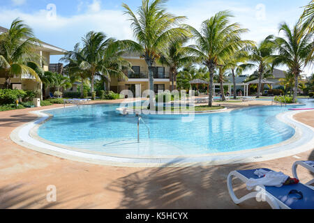 CAYO SANTA MARIA, Kuba - Juli 24, 2016: Hotel Melia Buenavista Pool. Das Hotel befindet sich in einem Biosphärenreservat mit unberührten Buchten und drei gesetzt Stockfoto