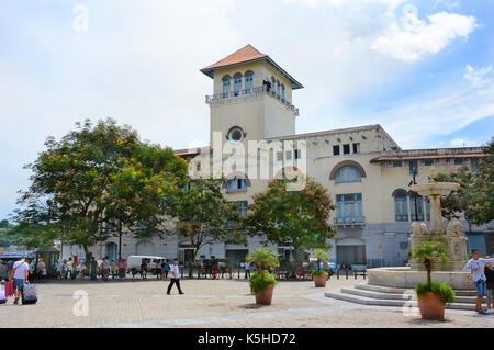 Havanna, Kuba - Juli 21, 2016: Terminal Sierra Maestra Cruise Terminal, der Avenida del Puerto, die Altstadt von Havanna (La Habana Vieja), Kuba. Stockfoto