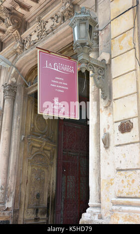 Havanna, Kuba - Juli 23, 2016: Paladar la guarida Restaurant anmelden. Der Name La Guarida bedeutet bedeutet das Versteck. Stockfoto