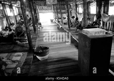 Stationäre Abteilung an einem thailändischen Medècins Sans Frontiéres Krankenhaus in Mawker birmesische Flüchtlingslager im Nordwesten von Thailand. September, 1996. Stockfoto