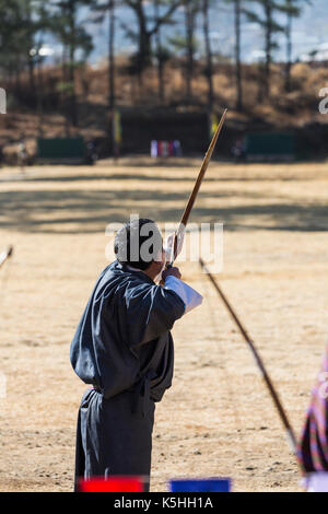 Bogenschützen im Bogenschießen in Thimpu, Bhutan konkurrierenden Stockfoto