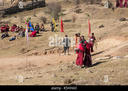 Lokale Bogenschießen Wettbewerb in Phobjikha Tal, westlichen Bhutan Stockfoto