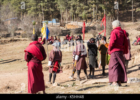 Lokale Bogenschießen Wettbewerb in Phobjikha Tal, westlichen Bhutan Stockfoto