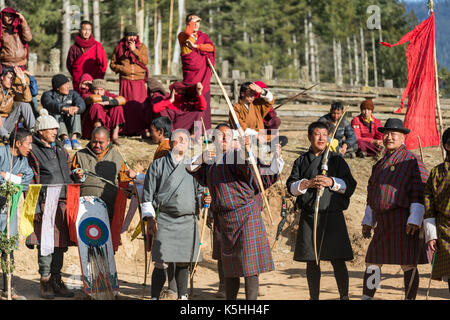 Lokale Bogenschießen Wettbewerb in Phobjikha Tal, westlichen Bhutan Stockfoto