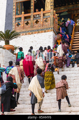 Punakha Drubchen (historische Feier) und Tsechu (religiöse Feier) in Punakha Dzong, Westbhutan. Stockfoto