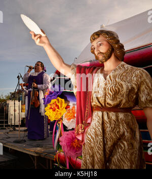 El Dia de San Juan Fiesta, die den Geburtstag von Johannes dem Täufer und dem Beginn der Monsunzeit in der Sonoran Wüste feiert, nimmt pl Stockfoto