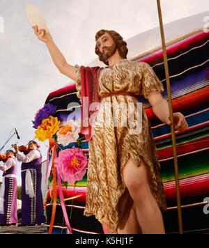 El Dia de San Juan Fiesta, die den Geburtstag von Johannes dem Täufer und dem Beginn der Monsunzeit in der Sonoran Wüste feiert, nimmt pl Stockfoto