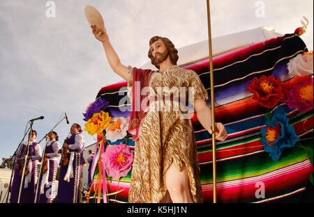 El Dia de San Juan Fiesta, die den Geburtstag von Johannes dem Täufer und dem Beginn der Monsunzeit in der Sonoran Wüste feiert, nimmt pl Stockfoto