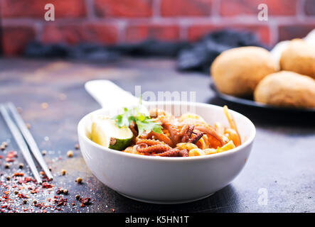 Gebratene spaghetty mit Garnelen und Aroma spice Stockfoto