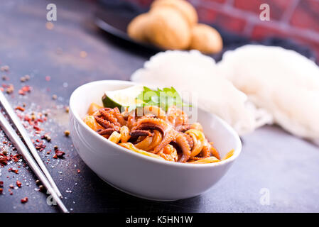 Gebratene spaghetty mit Garnelen und Aroma spice Stockfoto